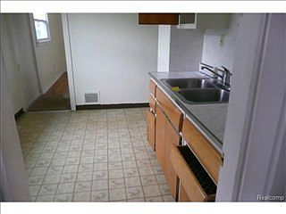 4th image of 15420 Leona Dr