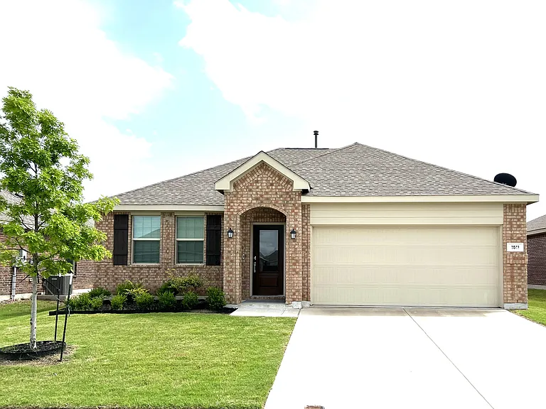 1511 Avery Pointe Dr — Photo 1