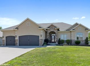 6612 Hampton Ct, Johnston, IA 50131