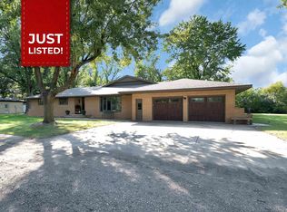 613 N Meridian Rd, Newton, KS 67114