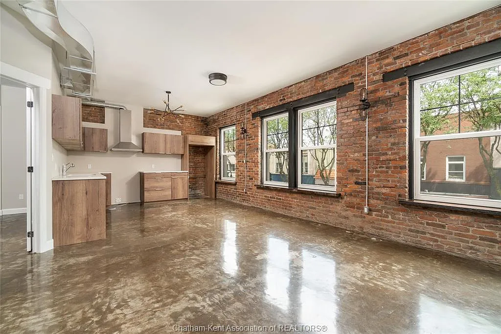1 bed, 930 sqft, $1,750 — Photo 1