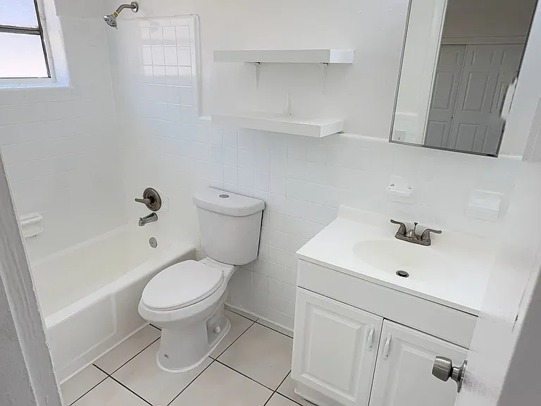 Danielle Apartments — Photo 7