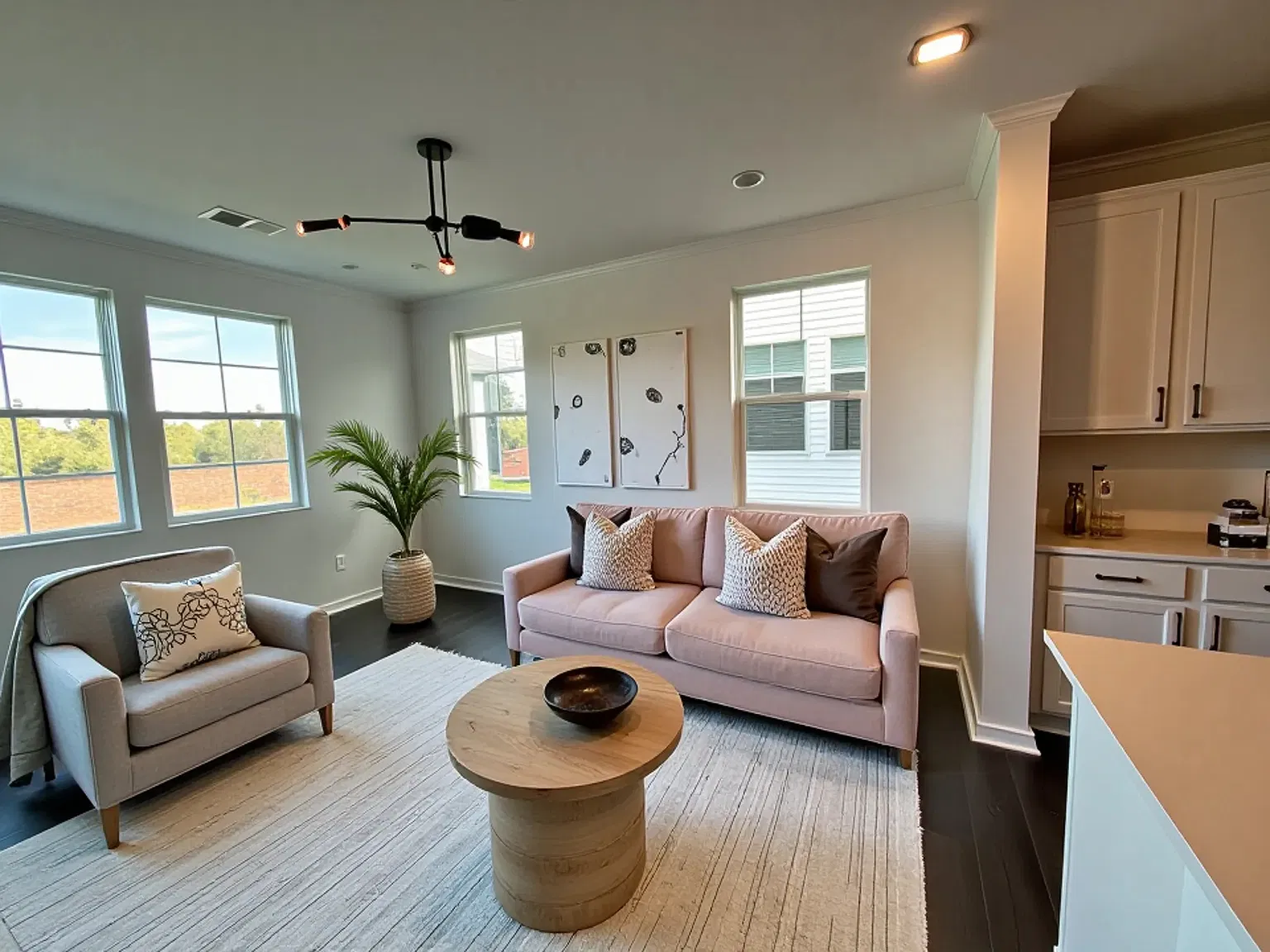 3 bed, 2.5 bath, 1804 sqft, $1,775 — Photo 3