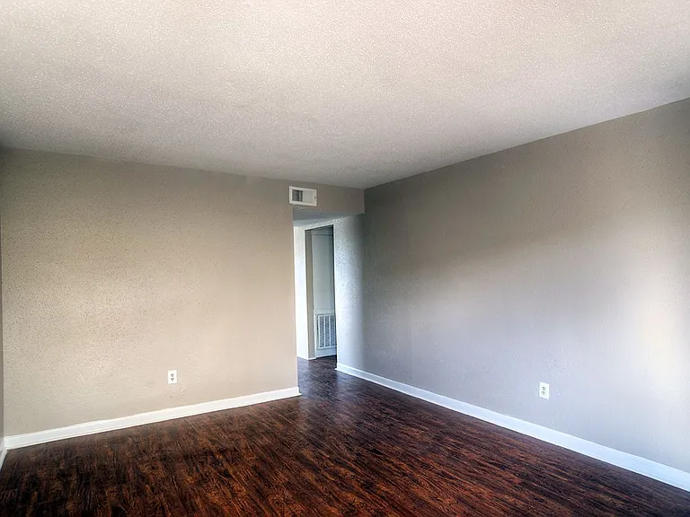 Oaks of Baytown Apartments — Photo 12