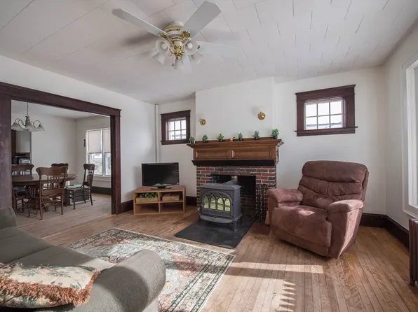 32 Clifton St, Fitchburg, MA 01420