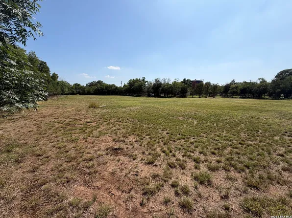 902 FULCHER ST, Blanco, TX 78606