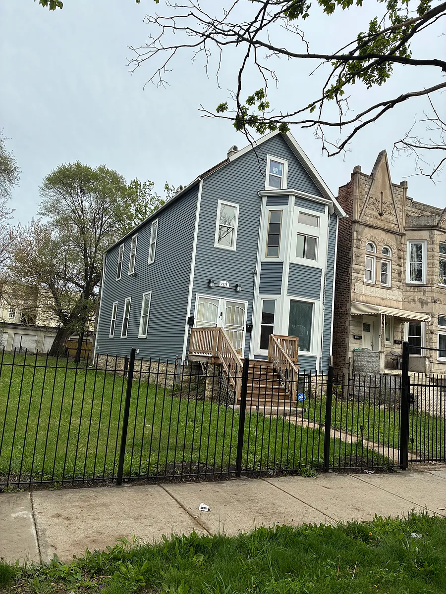 Building Photo - 7213 S Emerald Ave #2