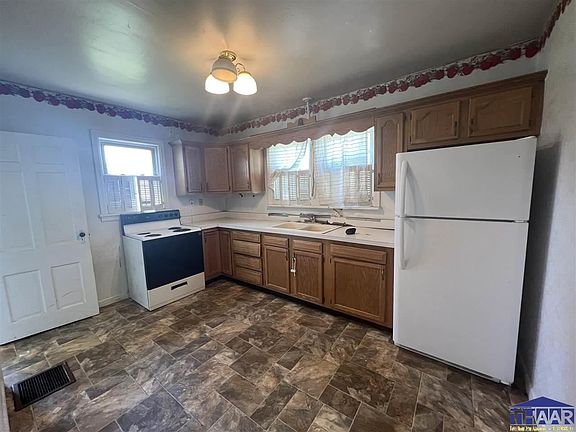 5th image of 4020 W Douglas Dr