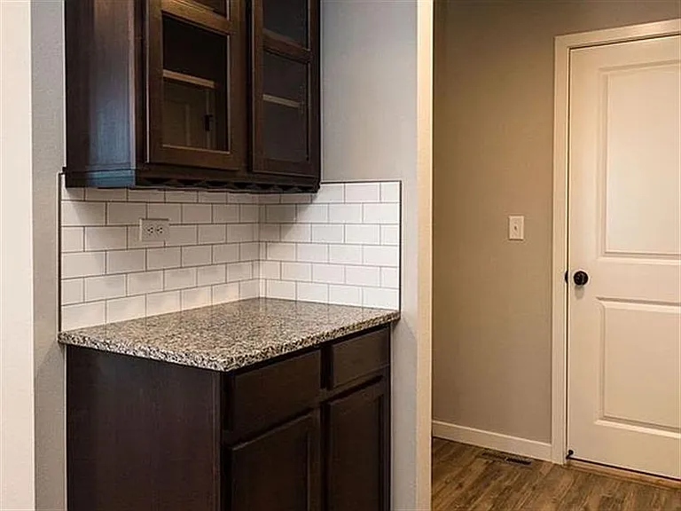 2633 Conquest St S — Photo 4