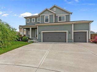 105 SW Wind Garden Cir, Blue Springs, MO 64064