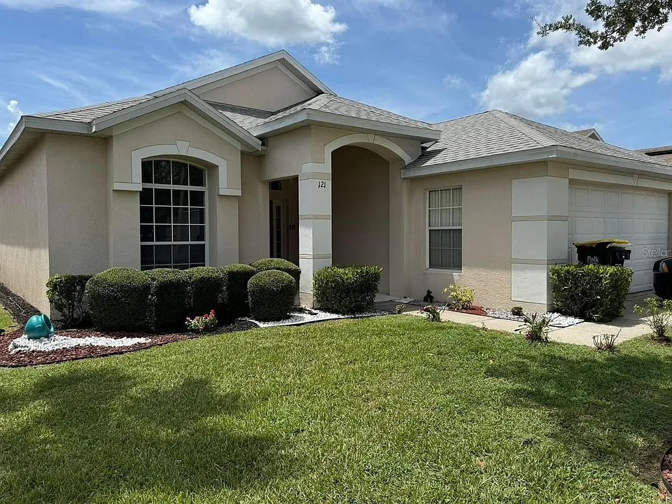 121 Bloomingdale Dr