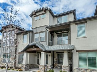 10482 S Beetdigger Blvd, Sandy, UT 84070