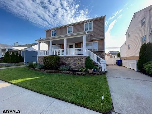 304 N Lancaster Ave — Photo 2