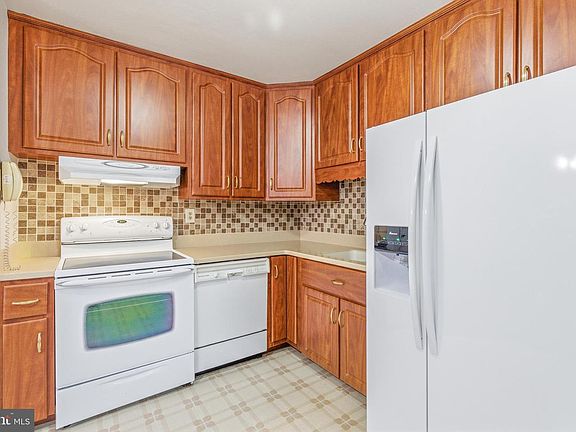 5th image of 212 N Lake Dr