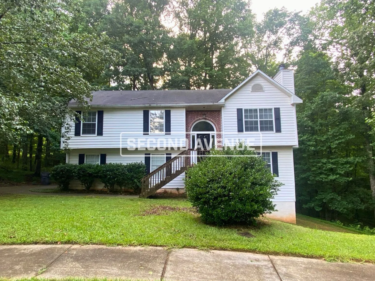 4 bed, 3.0 bath, 2004 sqft, $2,095 — Photo 1