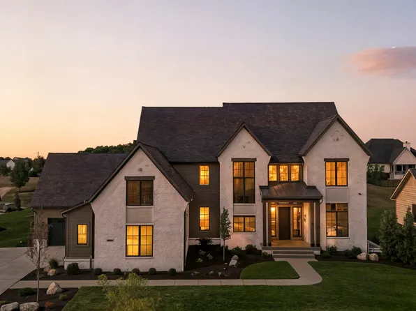 8082 Abington Way, Zionsville, IN 46077