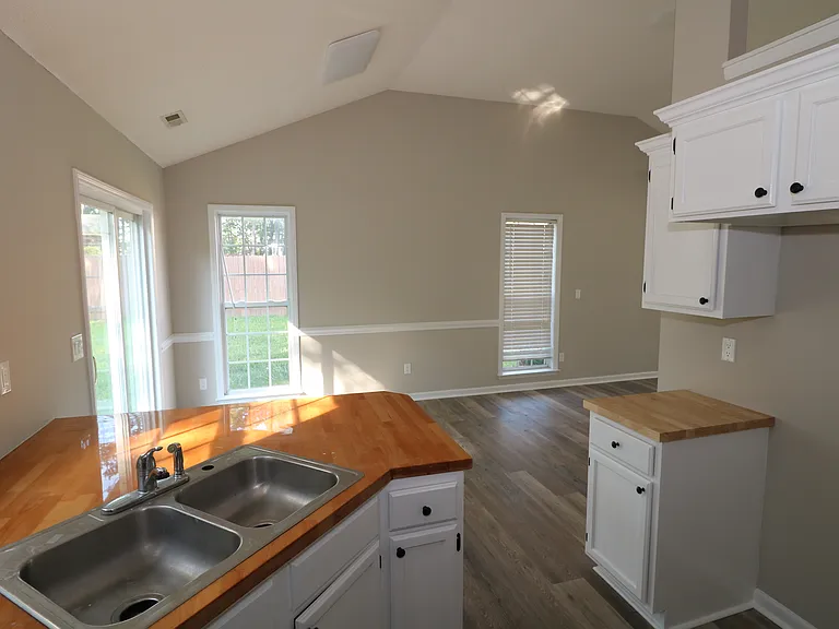 711 Harvest Way — Photo 3