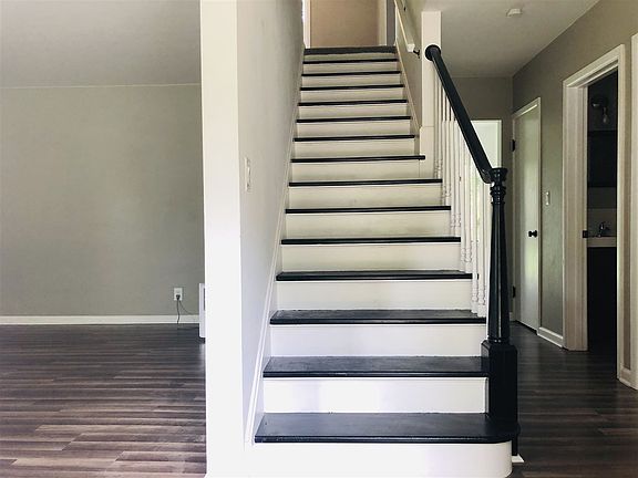 2nd image of 1018 Highview Ave
