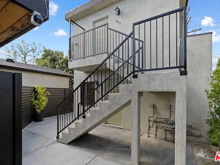 2617 Veteran Ave — Photo 1