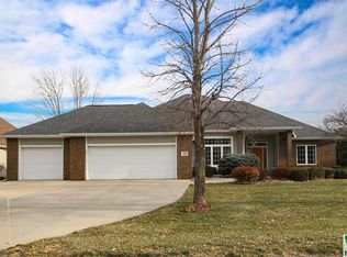 499 E Sawgrass Trl, Dakota Dunes, SD 57049