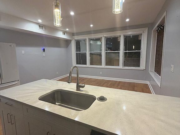 5th image of 1350 Clay Ave Floor 3