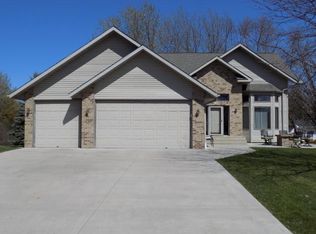 8163 Boulder Ridge Rd, Woodbury, MN 55125