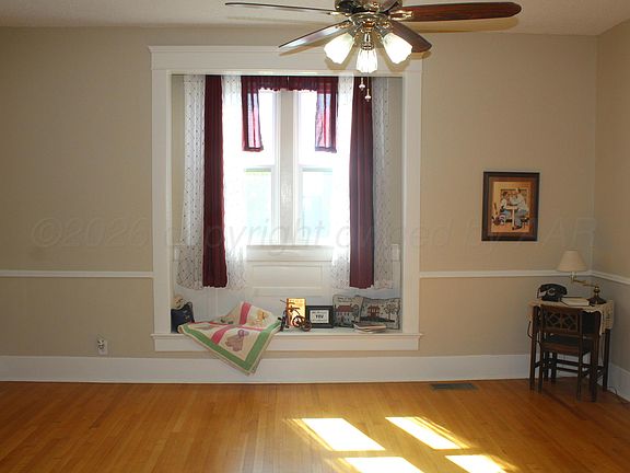 4th image of 603 E 5th St