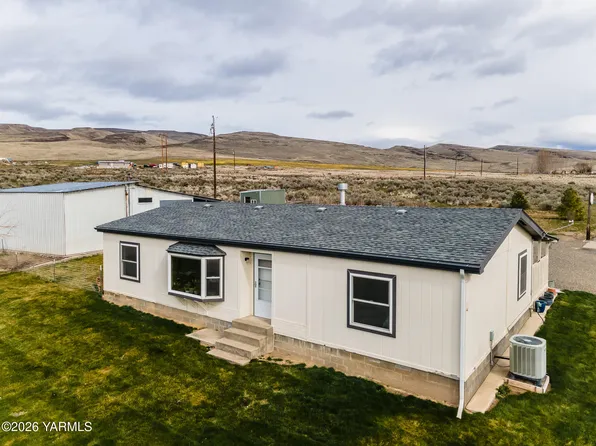 851 Cabin Ln, Selah, WA 98942