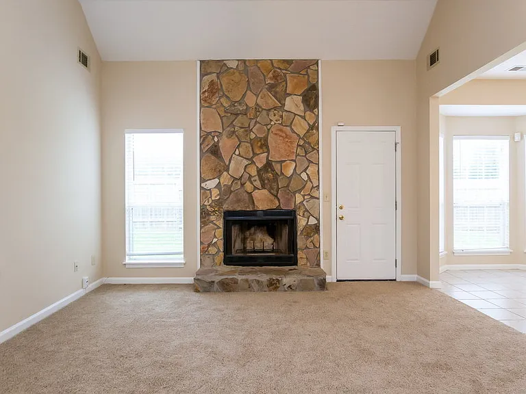 495 Anna Ave — Photo 4