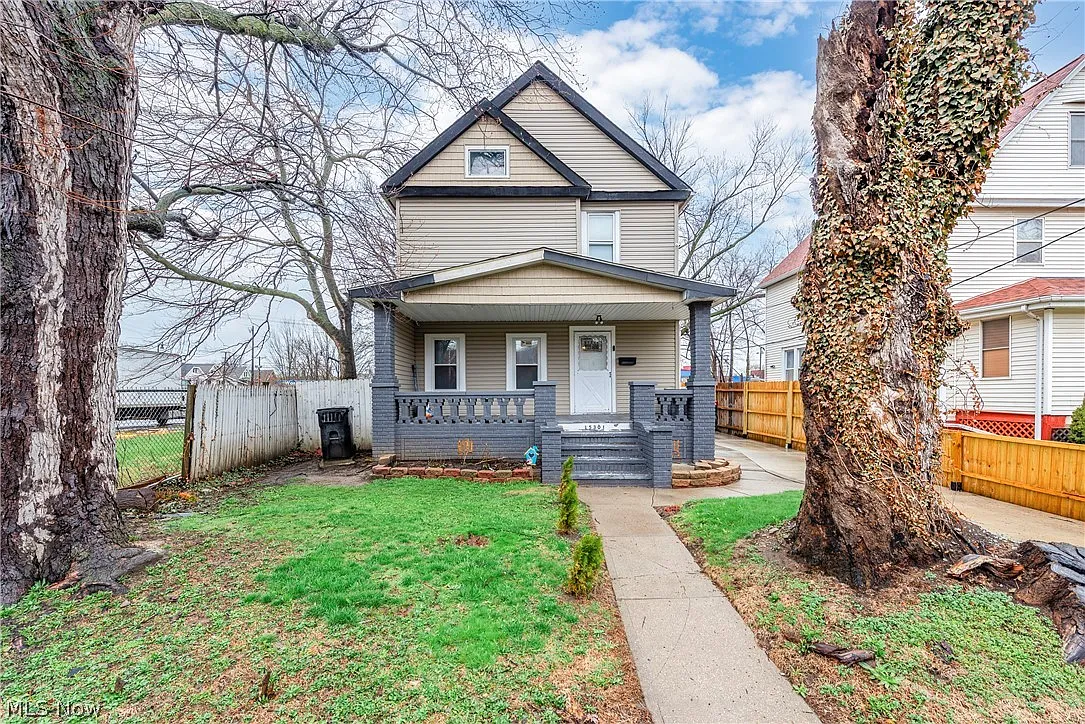 15301 Daniel Ave photo 1