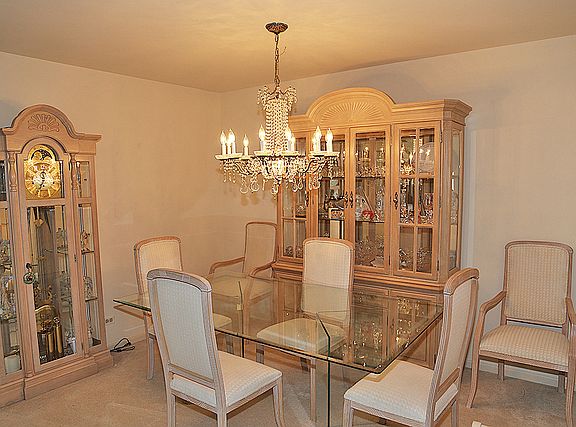4th image of 645 Clover Hill Ln