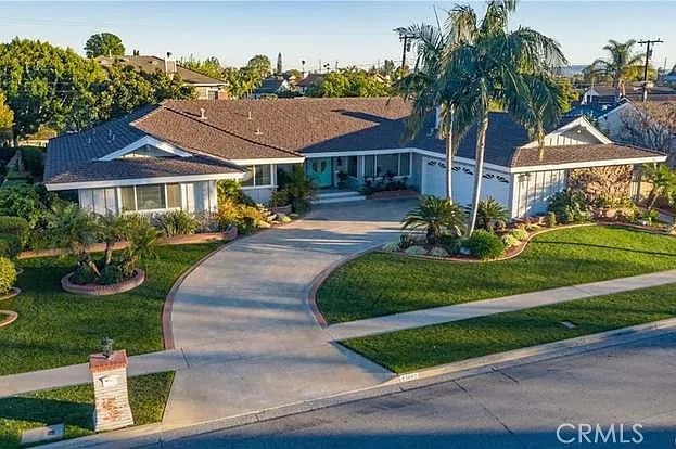 13692 Rushmore Ln — Photo 2
