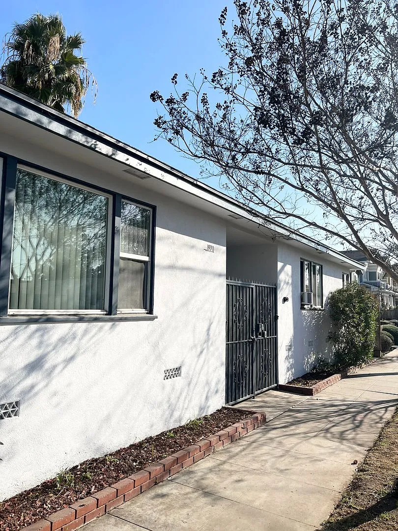 Henderson — Photo 1
