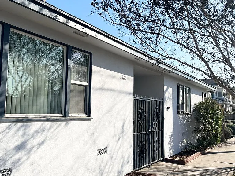 1970 Henderson Ave — Photo 1