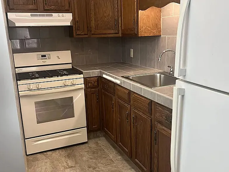 240 Carrington St — Photo 14
