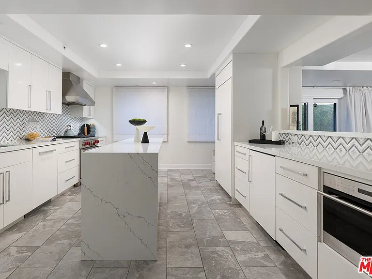 155 N Hamilton Dr #102 — Photo 14
