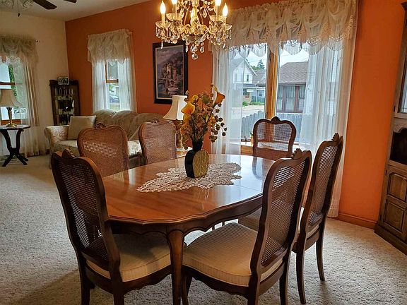 Note the bayed window