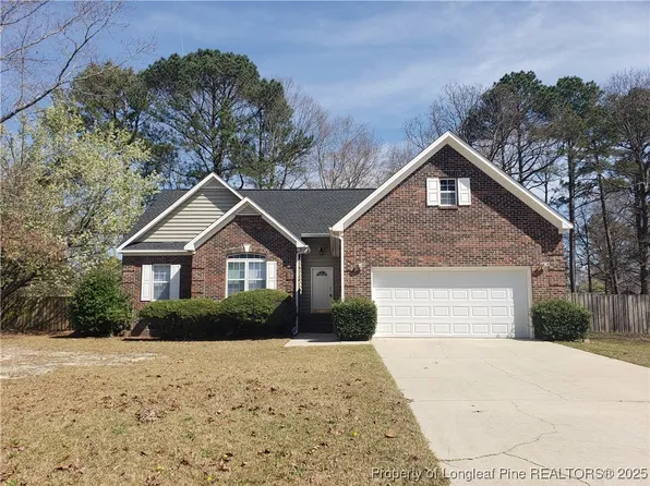 187 Scarlet Oak Dr, Raeford, NC 28376