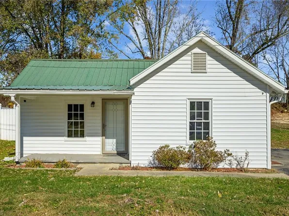 127 Coolidge Ave, Mount Airy, NC 27030