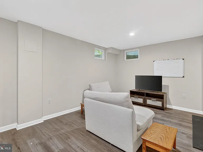 9821 Owens Ct — Photo 33