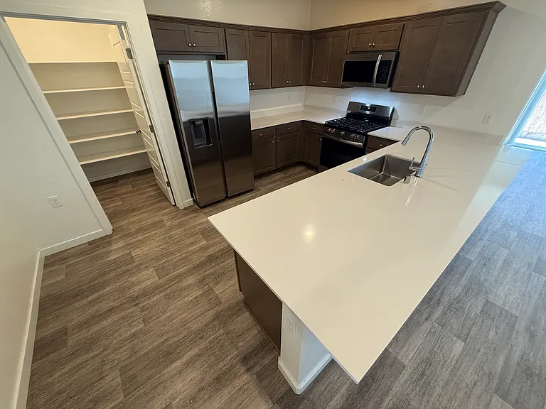 2815 N Janice Ave — Photo 6