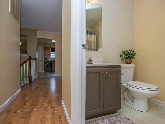 5th image of 4 Brentwood Ln