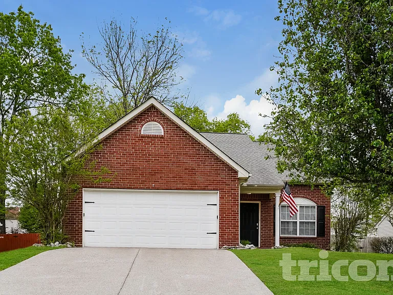 1689 Eagle Trace Dr — Photo 1