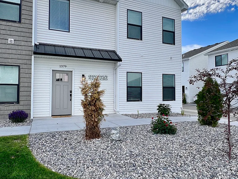 1379 Pine Crest Dr — Photo 1