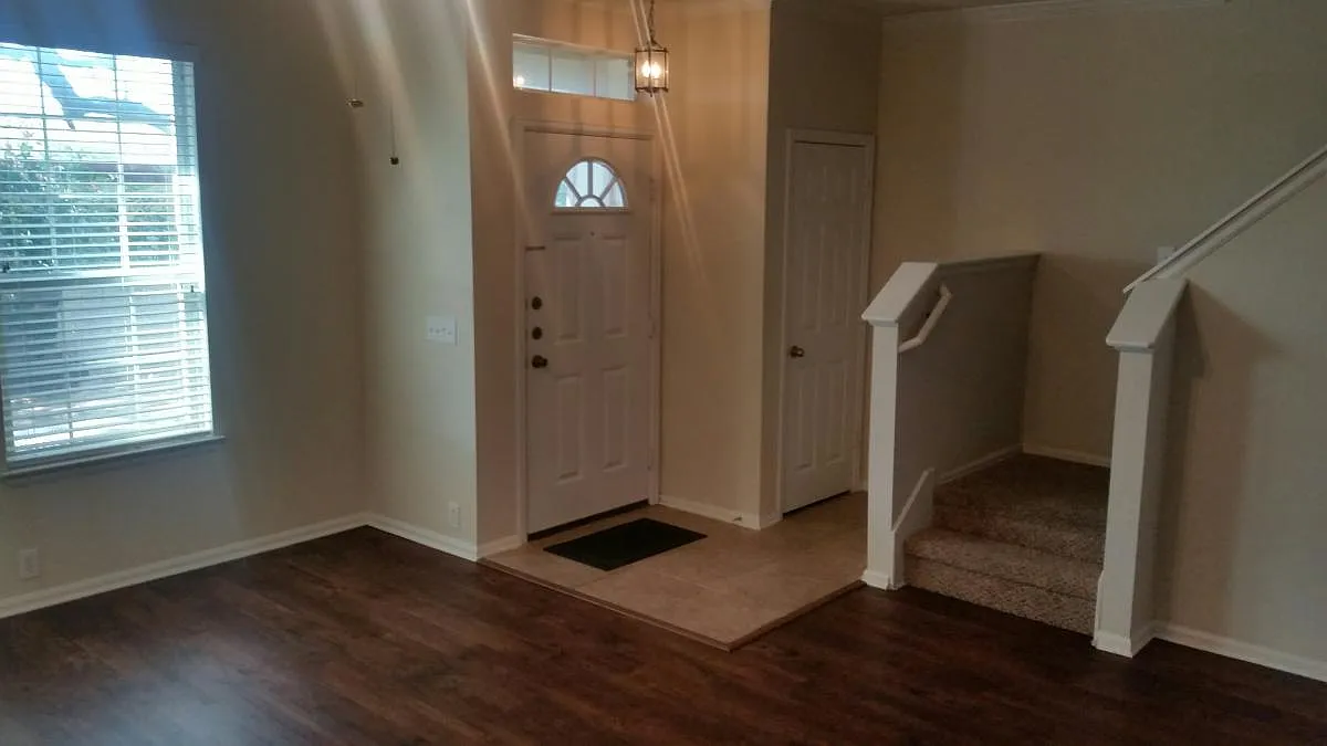 2 bed, 2.5 bath, 1281 sqft, $1,595 — Photo 1
