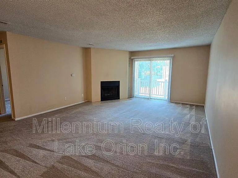 25 Louck St #16 — Photo 1