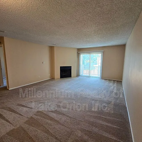 25 Louck St #16 Photo 1