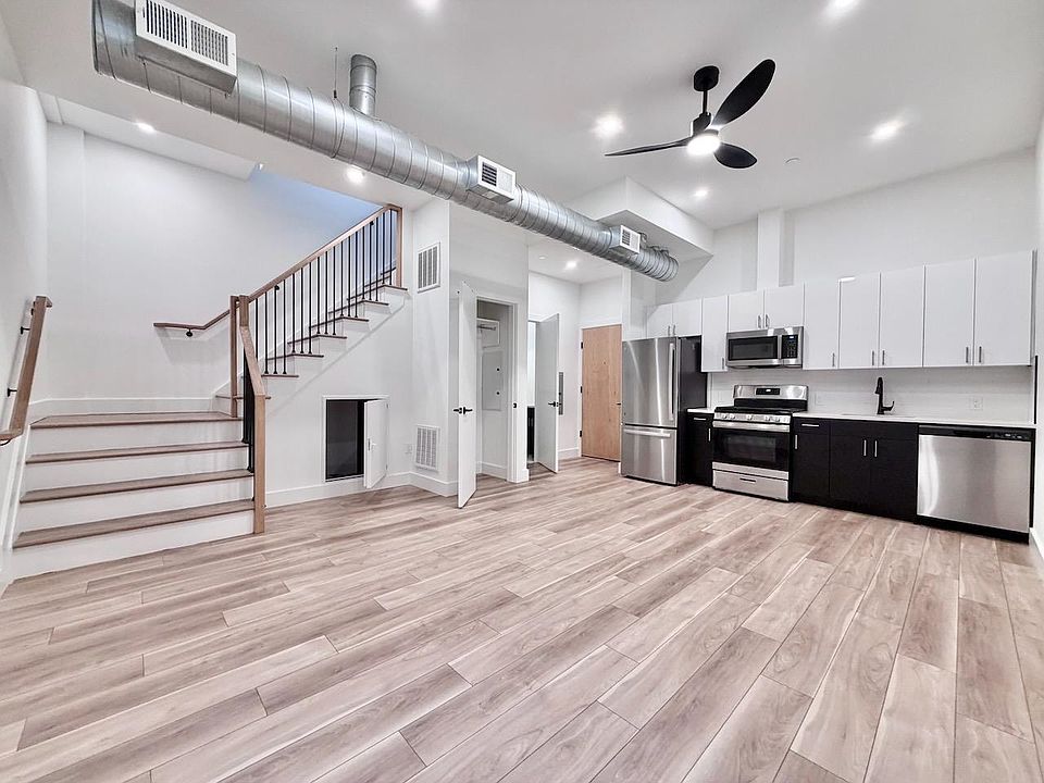 1st image of 375 Monmouth St #204