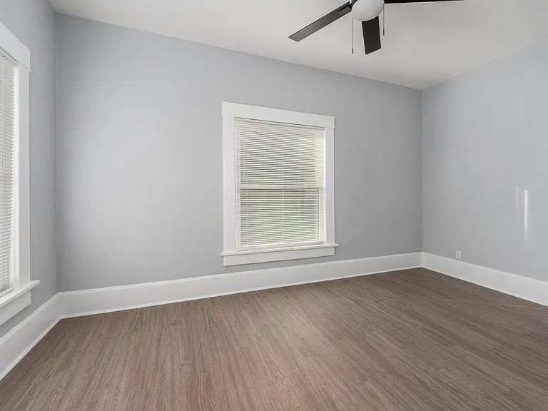 221 N Elizabeth St #I — Photo 4