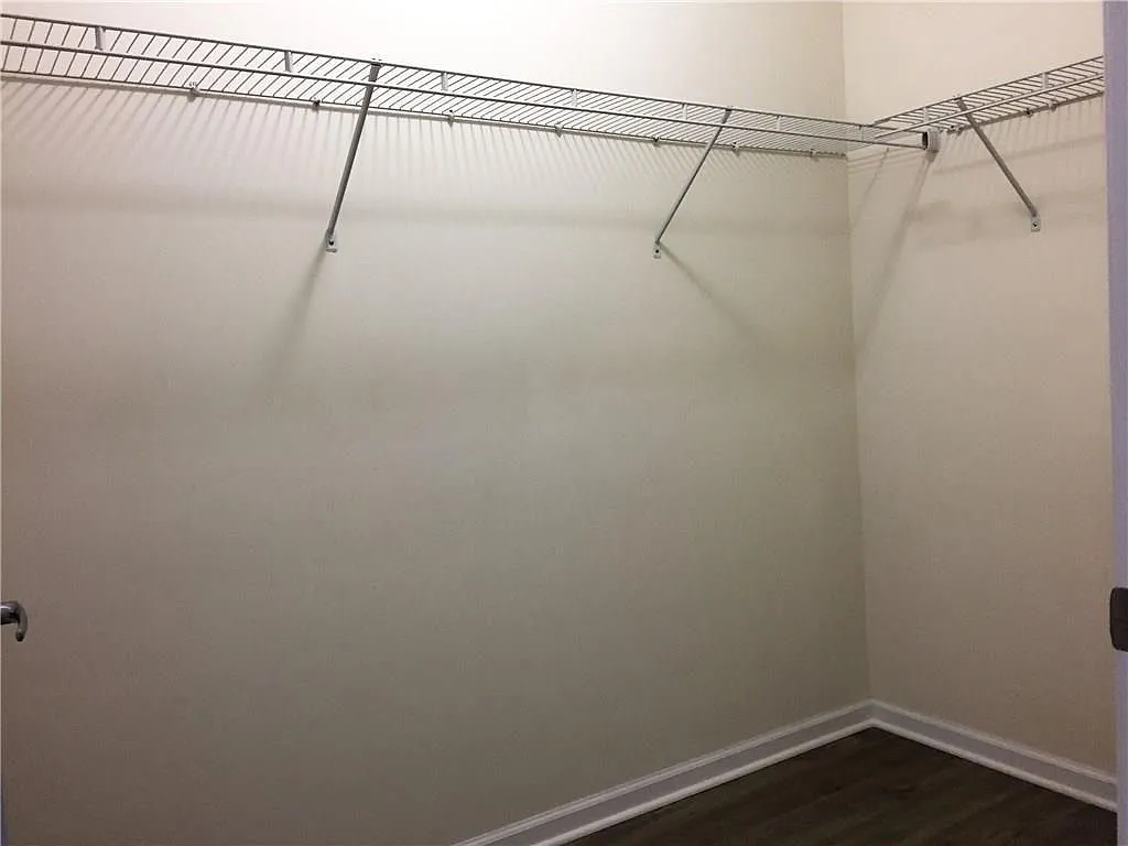 2 bed, 1070 sqft, $2,800 — Photo 4